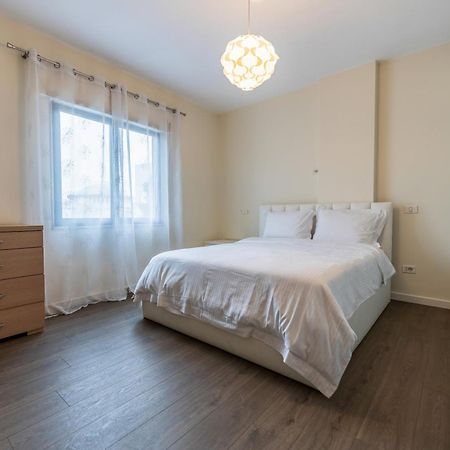 Hotel Elior Tiranë Luaran gambar