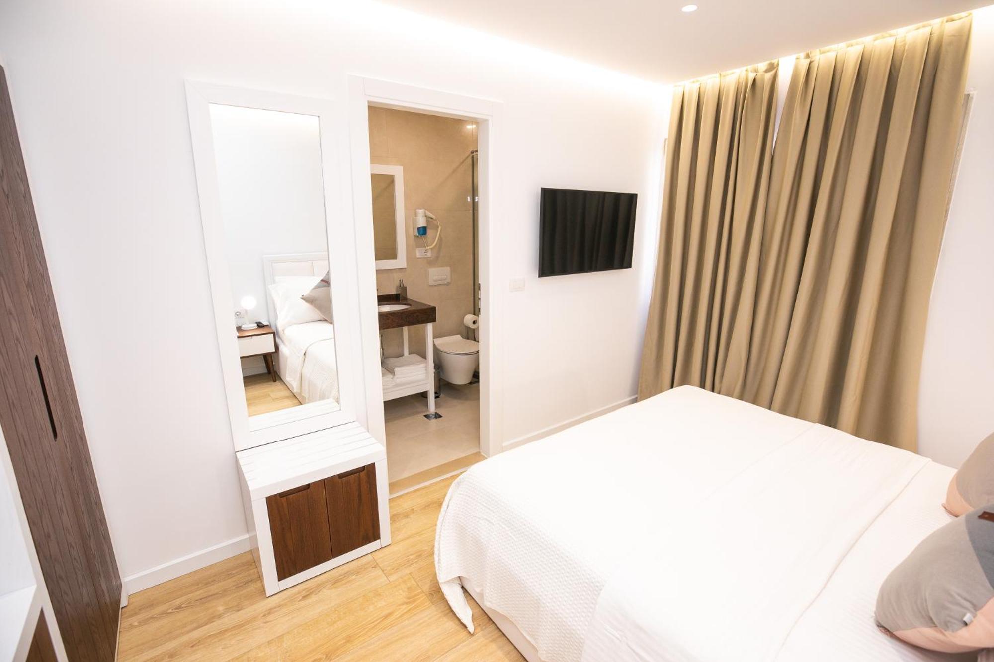 Hotel Elior Tiranë Bilik gambar