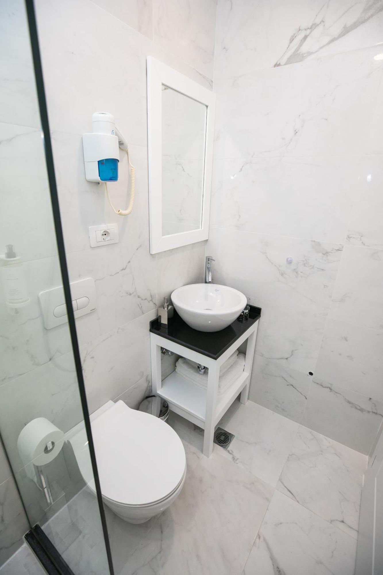 Hotel Elior Tiranë Luaran gambar