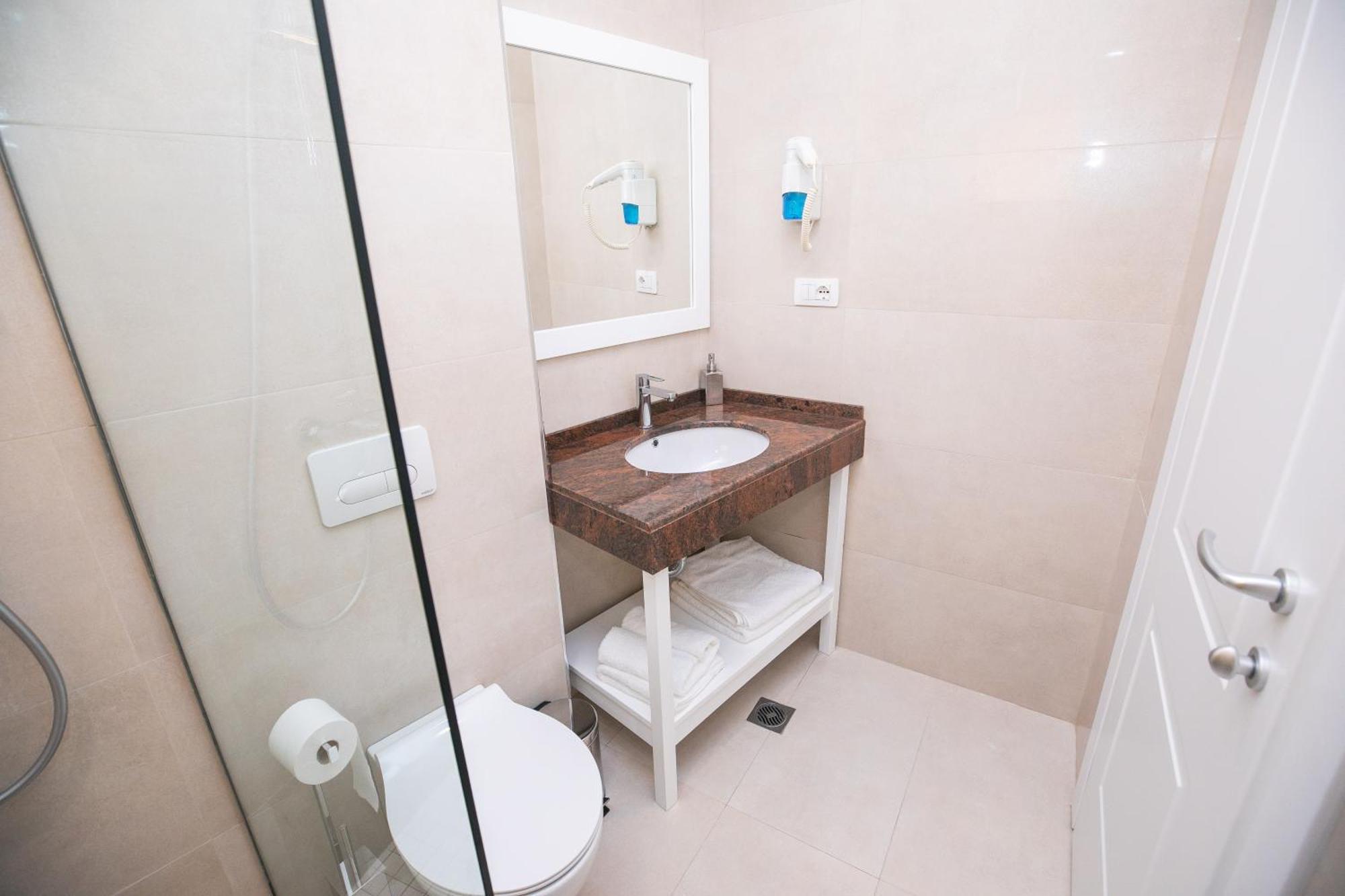 Hotel Elior Tiranë Bilik gambar