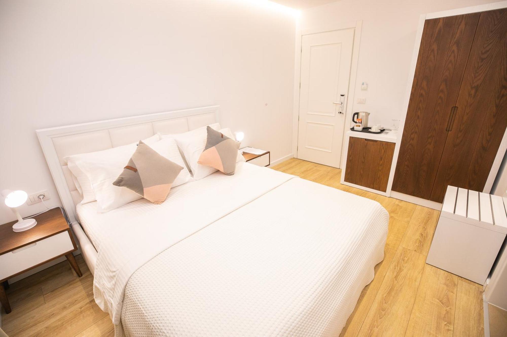 Hotel Elior Tiranë Luaran gambar