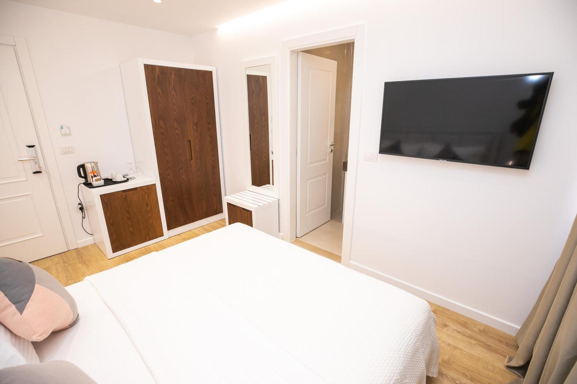 Hotel Elior Tiranë Luaran gambar