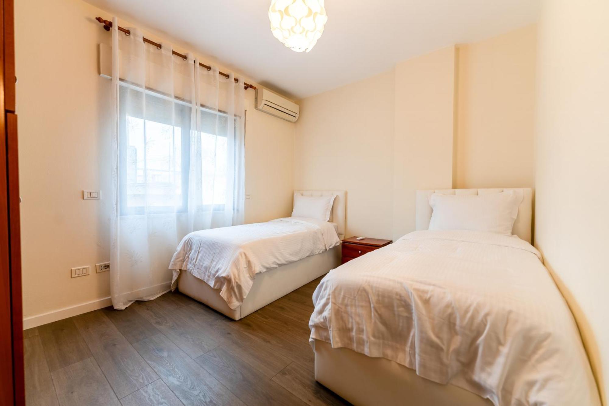 Hotel Elior Tiranë Luaran gambar