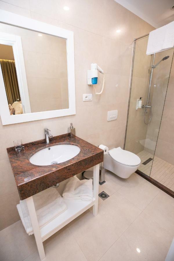 Hotel Elior Tiranë Luaran gambar
