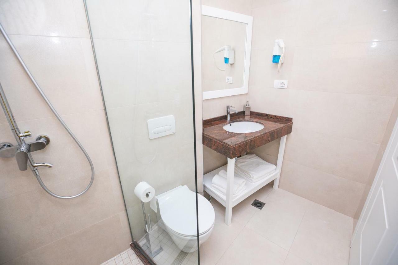 Hotel Elior Tiranë Luaran gambar